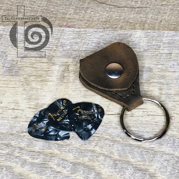 Leather Guitar Pick holder keychain smooth brown oil tan - Picture 1 of 7